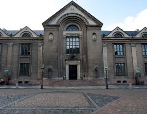 Освіта за кордоном, туризм та цікаві факти